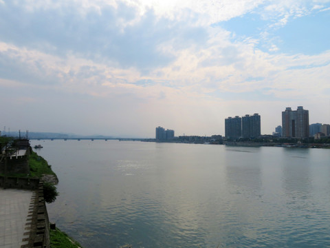 黃昏中的襄陽漢江兩岸