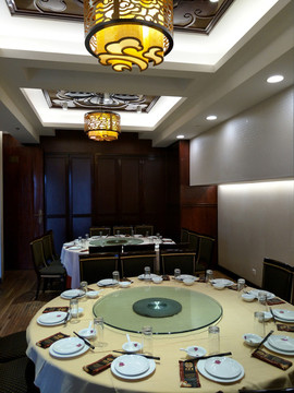 餐廳餐桌