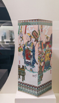 景德鎮(zhèn)窯古彩盛世英主圖方瓶