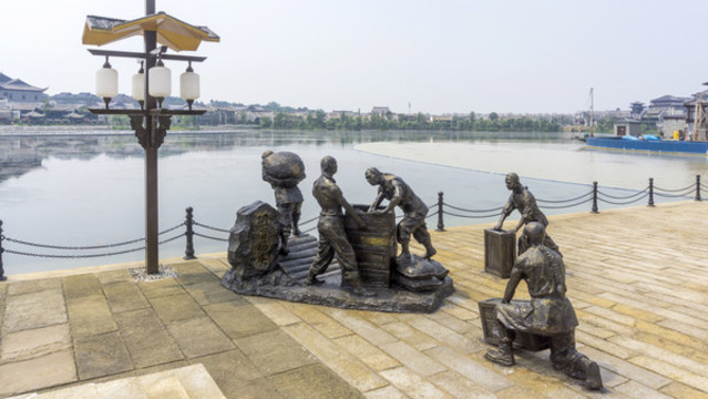 銅官窯古鎮(zhèn)湖畔雕塑