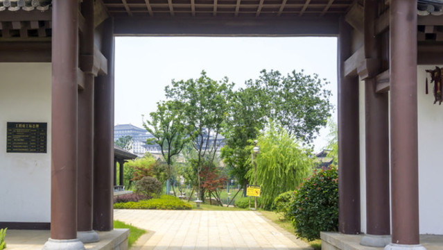 銅官窯古鎮(zhèn)門內景