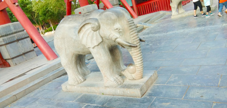 大象雕像