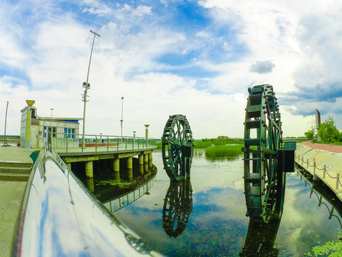 嫩江農(nóng)場水上公園水車游樂場藍(lán)天