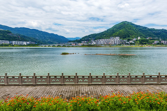 湖畔步道