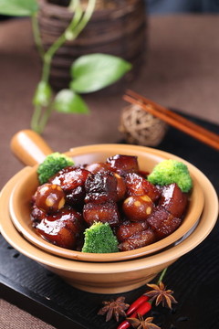鹵蛋紅燒肉