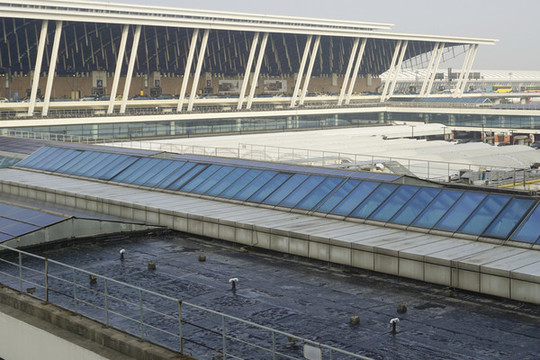 上海浦東機(jī)場玻璃采光頂外景