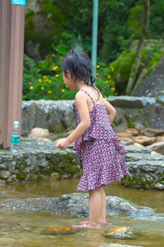 戲水