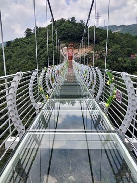 9D聲效玻璃橋