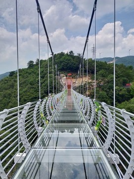 9D聲效玻璃橋