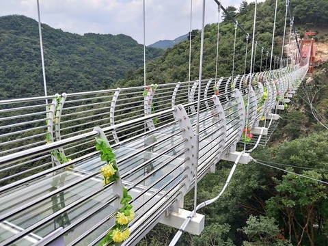 9D聲效玻璃橋