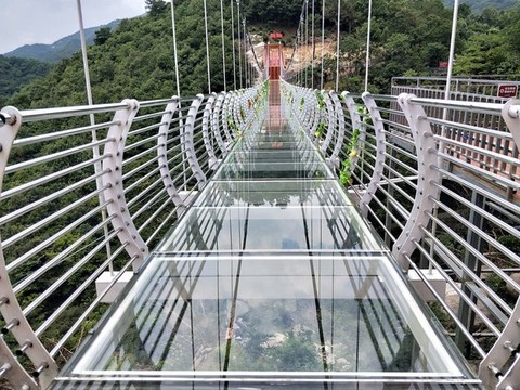 9D聲效玻璃橋
