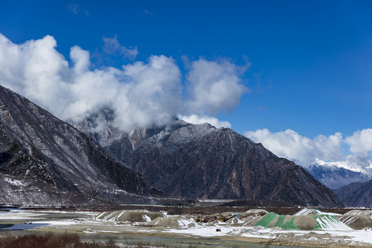 西藏雪山