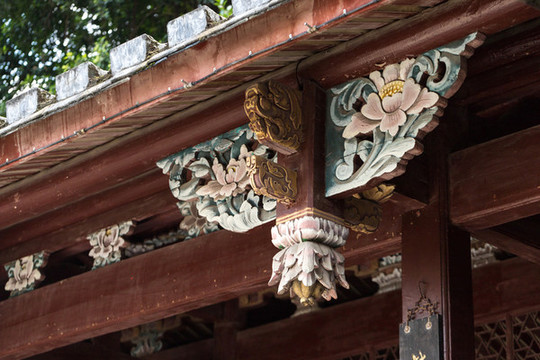 古代屋檐木雕