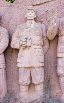 百色起義人物雕像之張?jiān)埔? style=