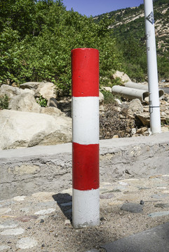 公路警示樁
