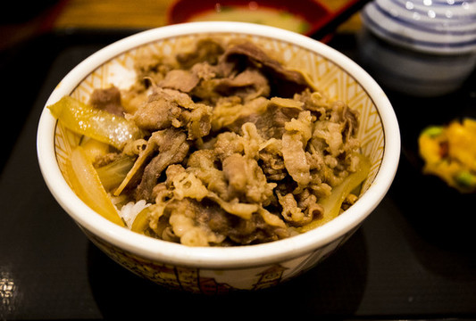牛肉蓋飯