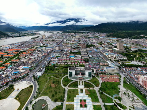 林芝市市區(qū)航拍5
