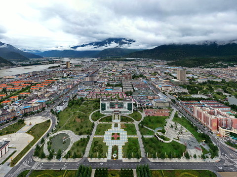 林芝市市區(qū)航拍6