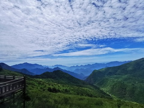 山藍(lán)天白云