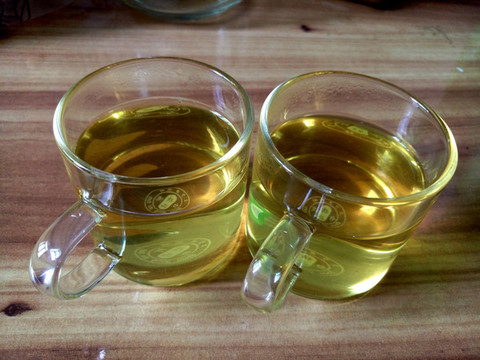 兩杯綠茶