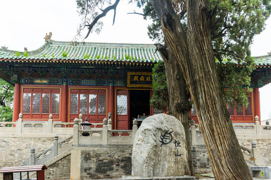 中岳廟