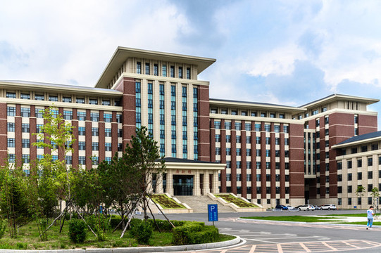 吉林大學校內(nèi)建筑景觀