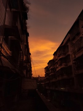 黃昏夕陽(yáng)下的城市
