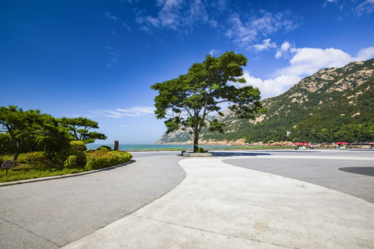 青島嶗山藍(lán)天白云高山大海