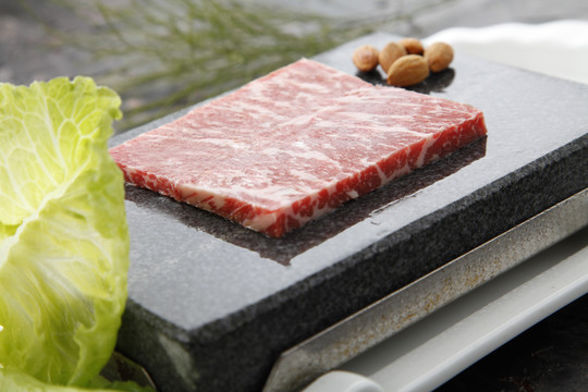 石板雪花牛肉