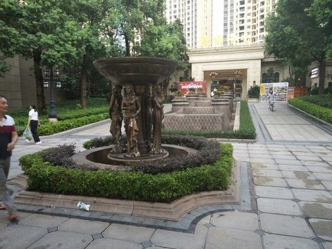 浮雕人物噴泉