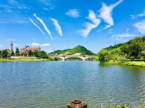 湖邊的教堂