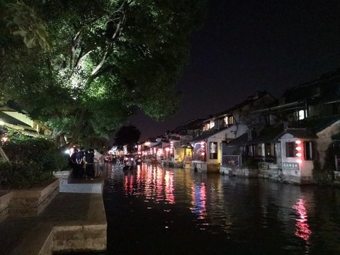 夜中的古鎮(zhèn)