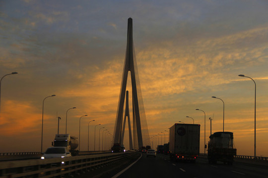 霞光長橋行車