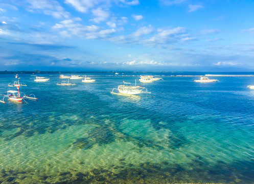 巴厘島海邊船只