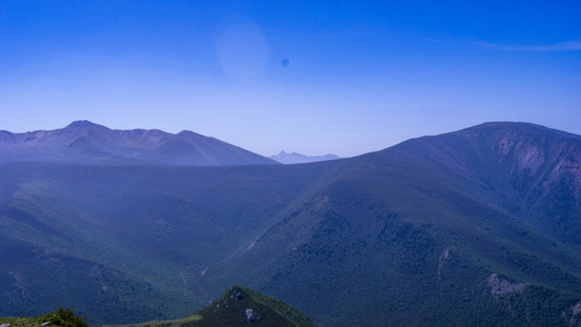 遠(yuǎn)山