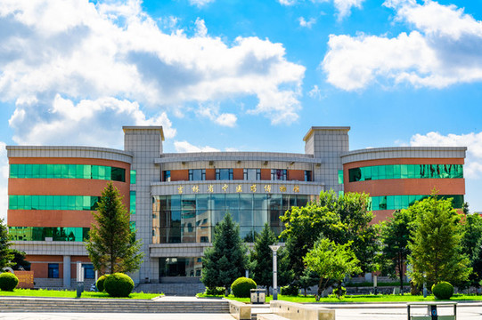 長春中醫(yī)藥大學(xué)校內(nèi)建筑景觀