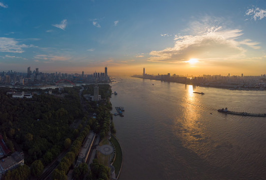 武漢夏日城市航拍日出風(fēng)光