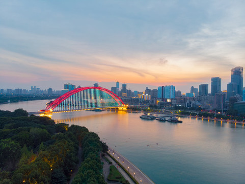武漢夏日城市航拍傍晚和夜景風光