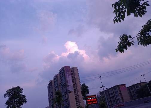 紫色的天空