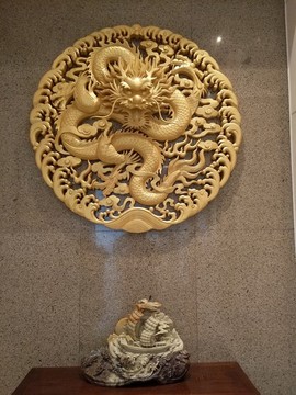 雕刻龍