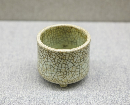 仿哥釉三足瓷爐
