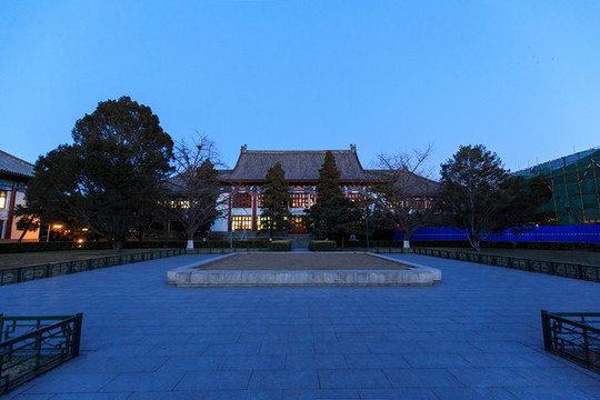 北京大學(xué)辦公樓夜景