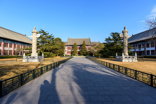北京大學(xué)辦公樓華表