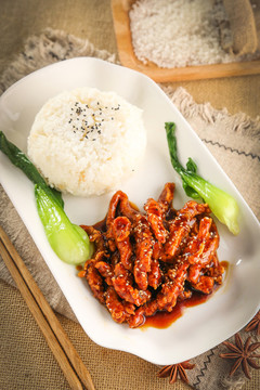 黑椒雞柳飯