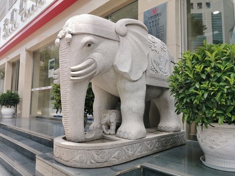 大象雕塑