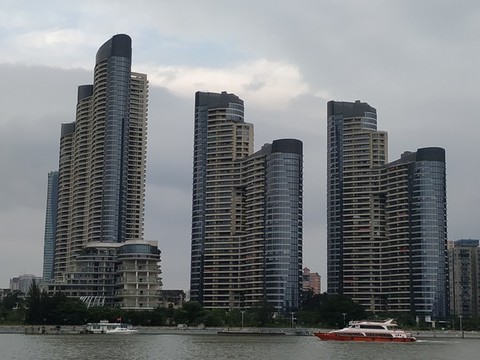 江邊建筑
