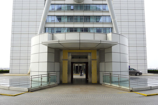 上海浦東機場圓柱形電梯間外景