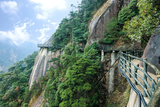 云霧山脈