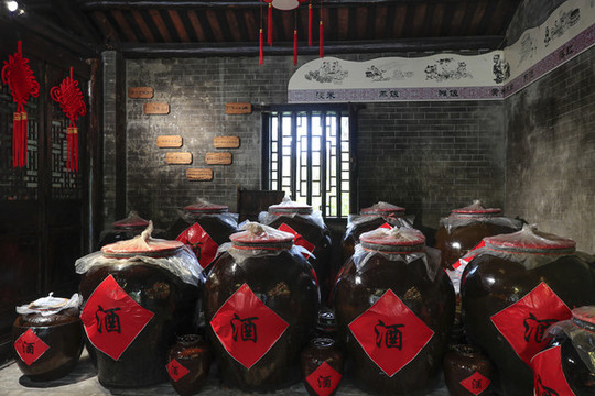 黃姚古鎮(zhèn)賣酒酒缸