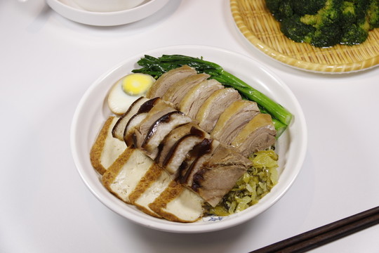 白切鵝肉拼豬肘飯